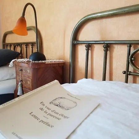 Aux Du Bourg Bed and Breakfast *